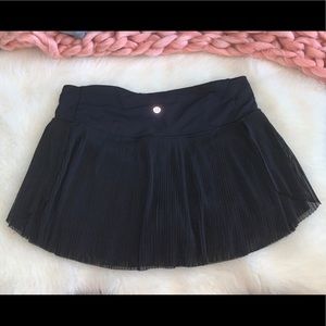 black lululemon skirt